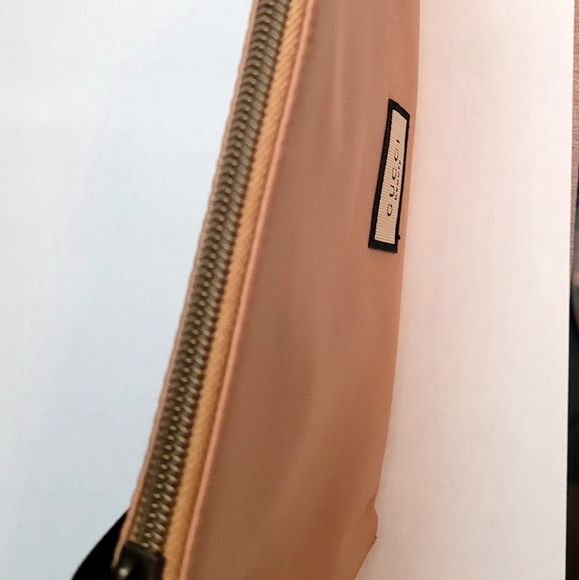 Gucci Makeup Bag - Picture 4 of 4